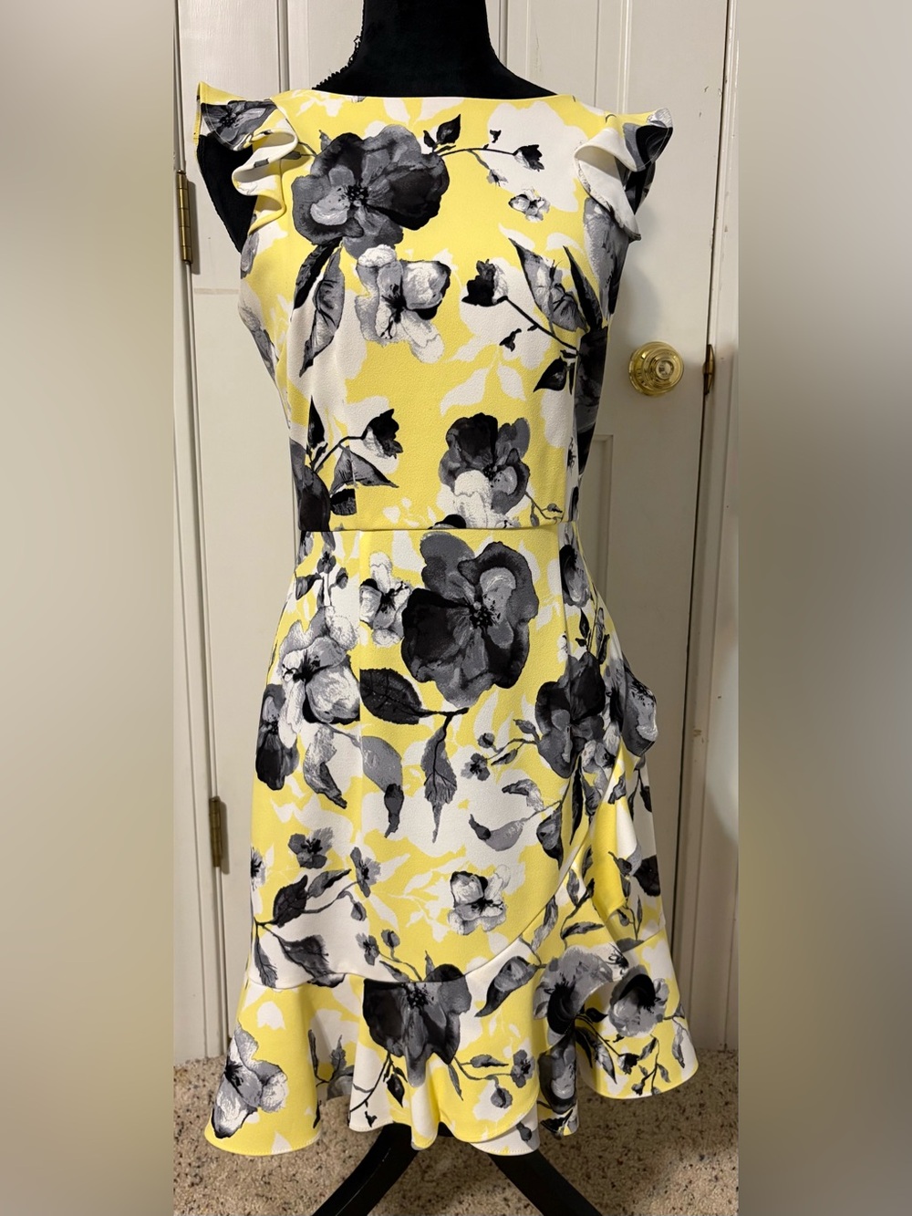 DONNA MORGAN Yellow Floral Ruffle Hem Sleeveless Dress